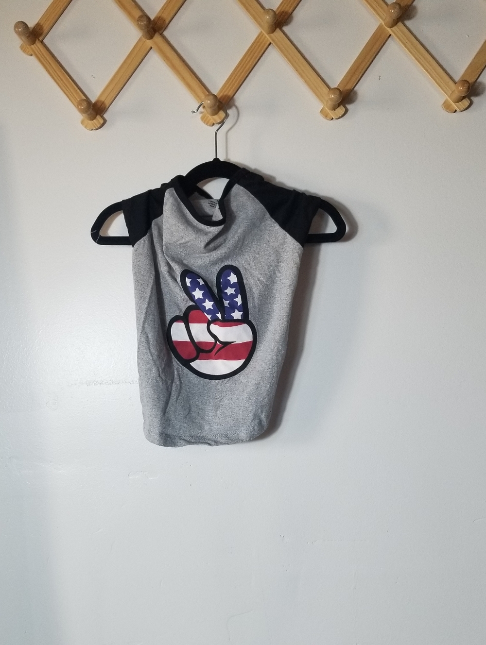 DOG SHIRT WITH PEACH SIGN RED, WHITE, AND BLUE SIZE XL (RUNS SMALLER)